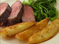 ribeye  Angus Beef mit Ofen-Wedges und Saisongemüse